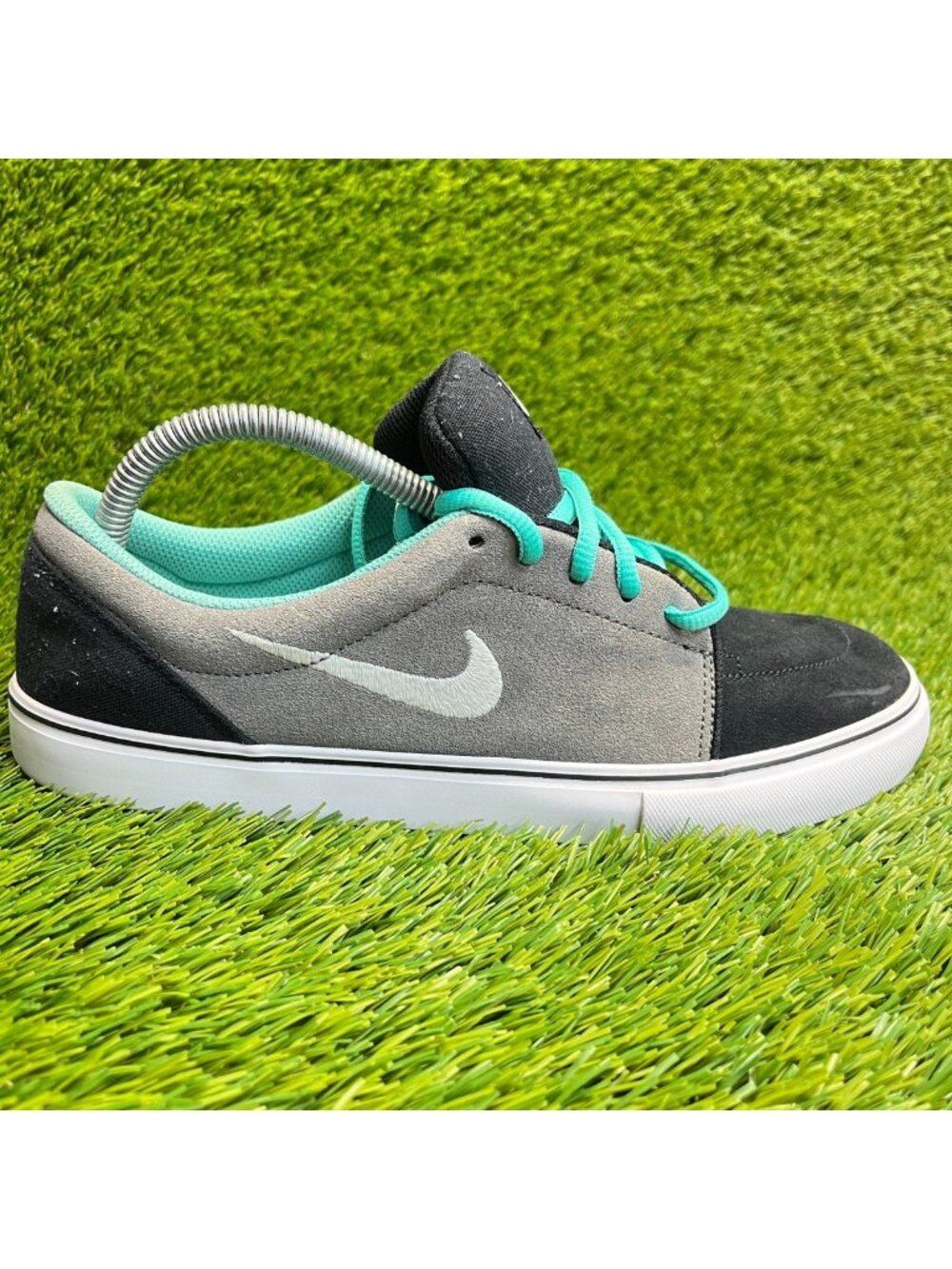 Nike SB Satire‎ Mens Size 8.5 Black Gray White Athletic Suede Shoes Sneakers